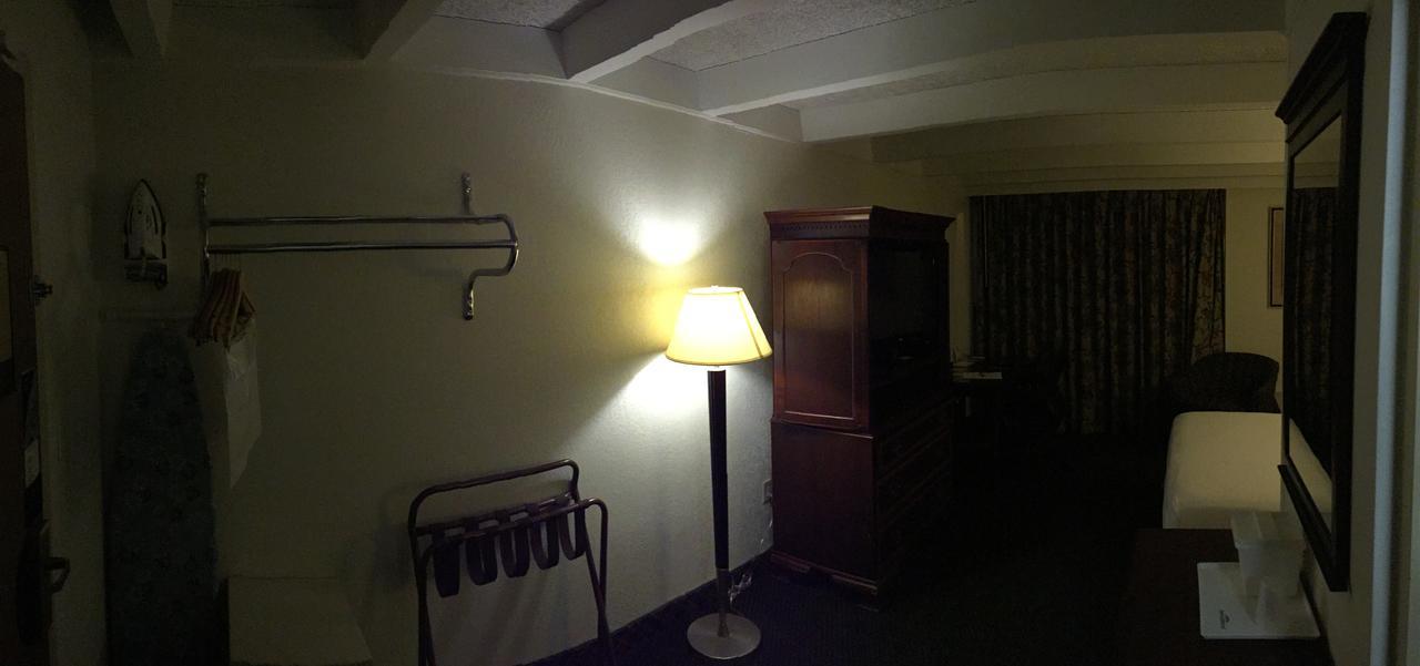 Rodeway Inn & Suites רוקפורד מראה חיצוני תמונה