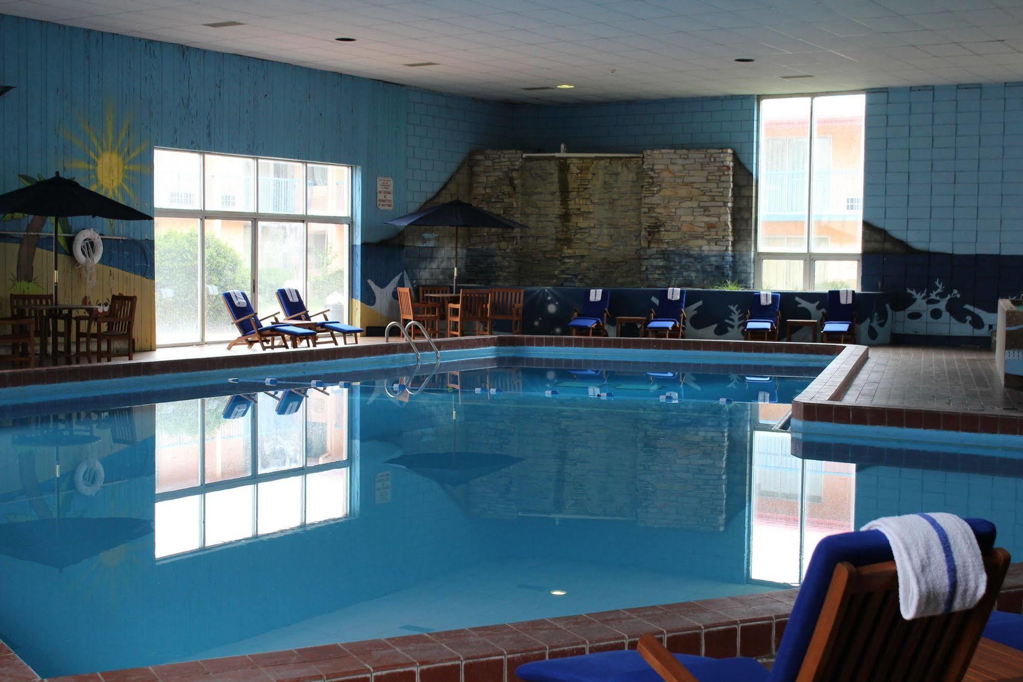 Rodeway Inn & Suites רוקפורד מראה חיצוני תמונה